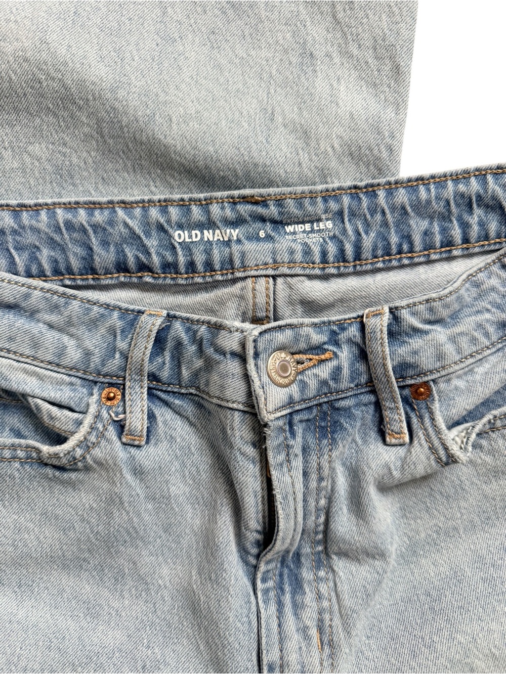 Old Navy Extra High Rise Wide Leg Jeans Size 6 Light Wash Raw Hem - Picture 5 of 9